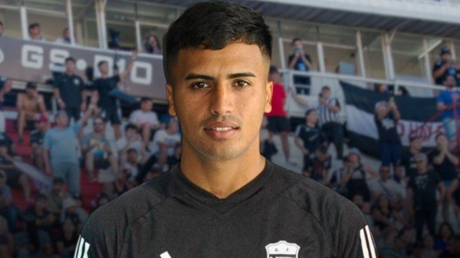 Mauro Smarra firmó contrato con Deportivo Riestra tras ser el goleador de la Copa Potrero.