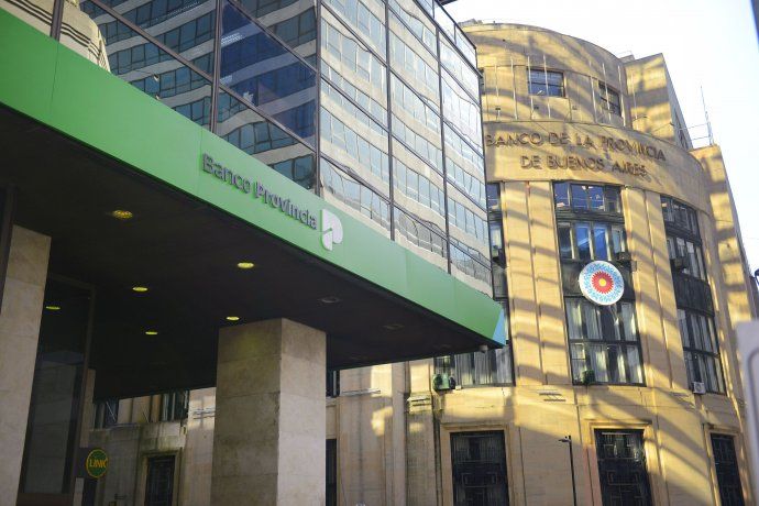 Casa Central y Edificio Esquina de Banco Provincia, en San Martín y Bartolomé Mitre (CABA).