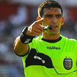 Andrés Merlos casi es linchado en la final de la Liga Casildense. Andrés Merlos casi es linchado en la final de la Liga Casildense.