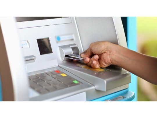 Banco Macro eliminó las comisiones bancarias para transferencias en dólares de hasta u$s10.000.