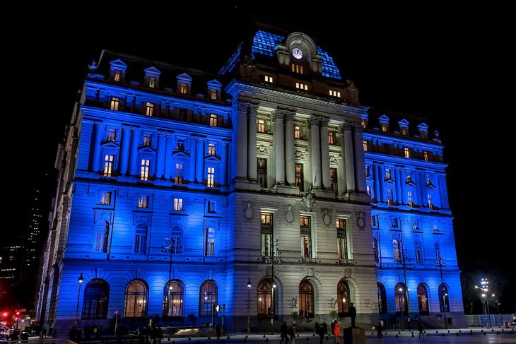 Durante la gestión de Milei, el Centro Cultural Kirchner fue renombrado por el Gobierno como Palacio Libertad. 