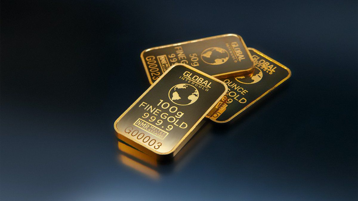 Gold lost its shine and fell for the third round in a row, given the strengthening of the dollar