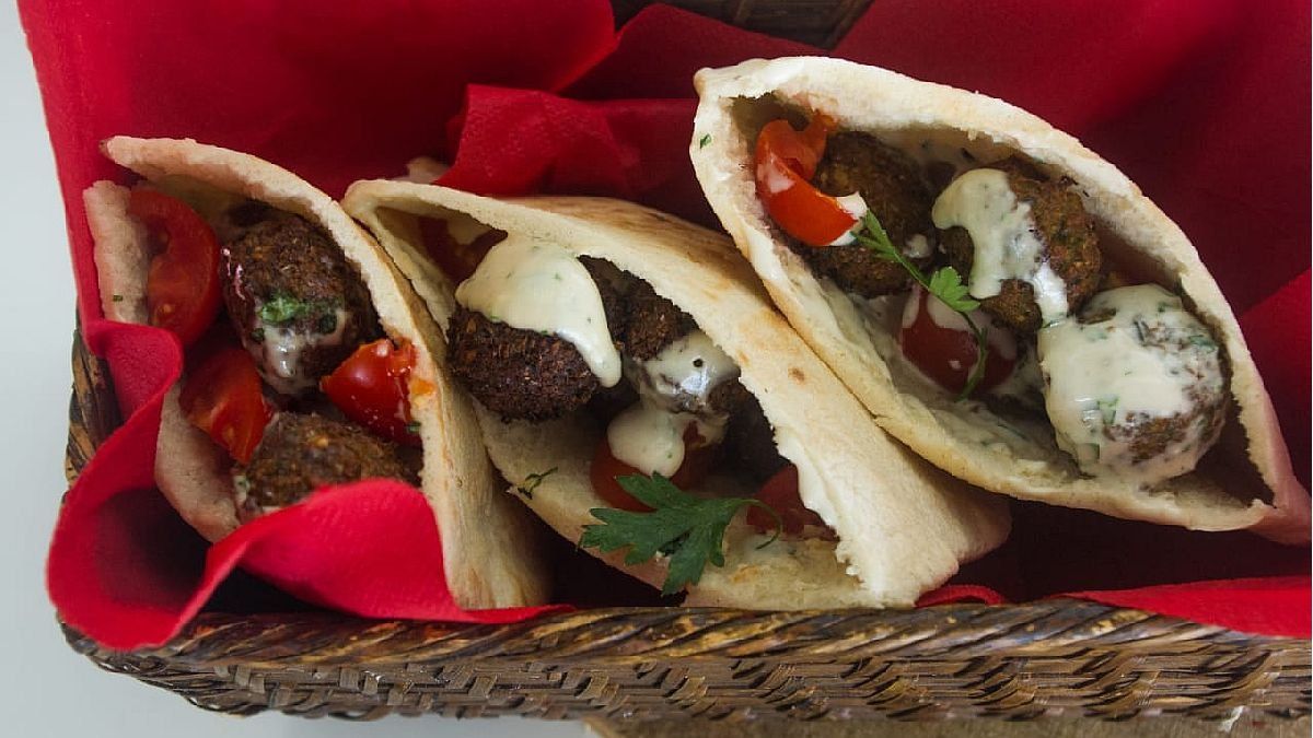 Falafel recipe, the typical food of the Middle East