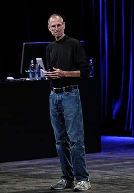 Después de casi un año, reapareció Steve Jobs (foto 4)