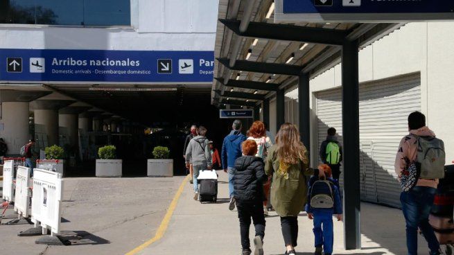 Migraciones refuerza la atención en aeropuertos y pasos fronterizos para la final de la Copa Libertadores