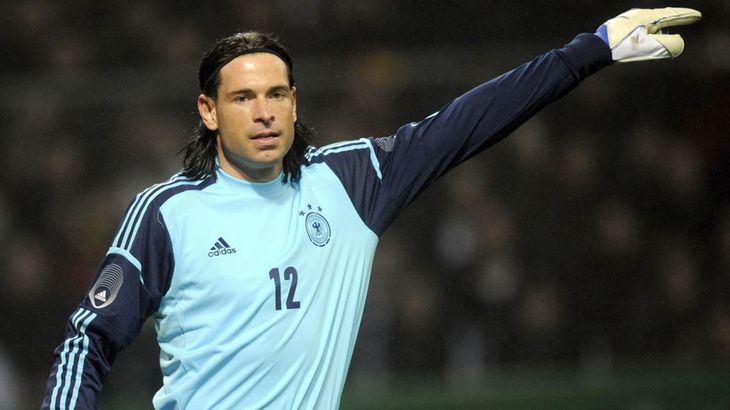 His passage through the German team and his outstanding career in the Bundesliga consolidated his reputation as an elite archer. His passage through the German team and his outstanding career in the Bundesliga consolidated his reputation as an elite archer.