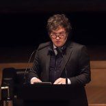 Javier Milei se mantiene como la figura política con mejor imagen de la Argentina. Javier Milei se mantiene como la figura política con mejor imagen de la Argentina.