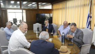 Orsi y Fratti coordinarán acciones con Maldonado ante la sequía en el sur del país. Orsi y Fratti coordinarán acciones con Maldonado ante la sequía en el sur del país.