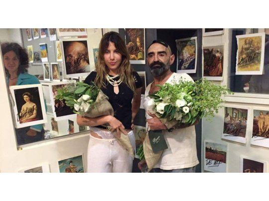 Intervenciones. Victoria Colmegna y Sergio de Loof en el Kavanagh, donde se exhibe su imaginativa muestra.