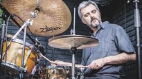 Pipi Piazzolla. Su nueva grabación alude a un clásico golpe de batería.