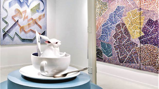 giménez. El conejo dentro de la taza blanca, sobre la “Alicia”, de Carroll.