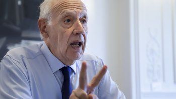 Lavagna consideró que la fragilidad presente más la incertidumbre futura son razones básicas por las cuales el Fondo Monetario Internacional (FMI) demora el envío de los 5.400 millones de dólares.