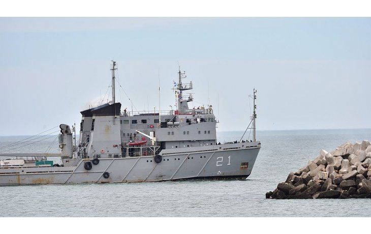 Se trata del buque Puerto Argentino. Partió desde Comodoro Rivadavia con tripulación argentina. Es la segunda nave de este tipo que estará en la zona.