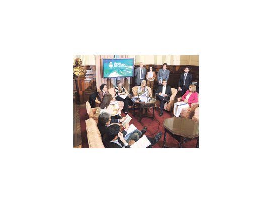 Volvió a sesionar ayer en el Senado la Bicameral de Seguimiento de la Comunicación Audiovisual. Decidieron cubrir el sillón vacante para la tercera minoría el directorio de AFSCA: lo ocupará Gerardo Milman, del FAP.