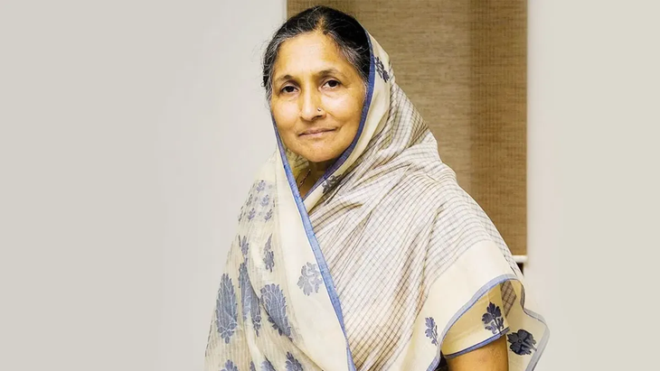 Los millones de Savitri Jindal se multiplicaron gracias a su visión empresarial y a su liderazgo en la empresa familiar Los millones de Savitri Jindal se multiplicaron gracias a su visión empresarial y a su liderazgo en la empresa familiar