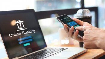 Debido a que aún resta la reglamentación plena por parte de AFIP, los bancos suspendieron la venta de dólares a través de todos los mecanismos. A eso se le suma que en las próximas 48 horas habrá feriado bancario por Navidad.&nbsp;