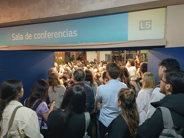 Una multitud de estudiantes quiso presenciar e debate por la seguridad social en la Facultad de Ciencias Sociales. Una multitud de estudiantes quiso presenciar e debate por la seguridad social en la Facultad de Ciencias Sociales.