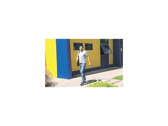 Juan Román Riquelme se retira de Casa Amarilla para tratarse su fascitis plantar, lo que le impedirá jugar ante Racing.
