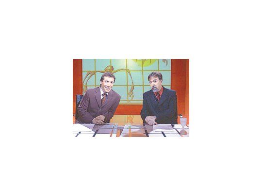Fabián Gianola y Claudio Morgado en «TVR»: programas como éste, «CQC», «E-24» o «Historias de sexo» tienen buena pauta por el sector ABC1 que los consume, aunque no consigan ratings tan altos.