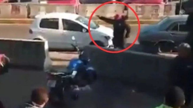 Remiseros se atacaron a tiros en la popular feria La Salada