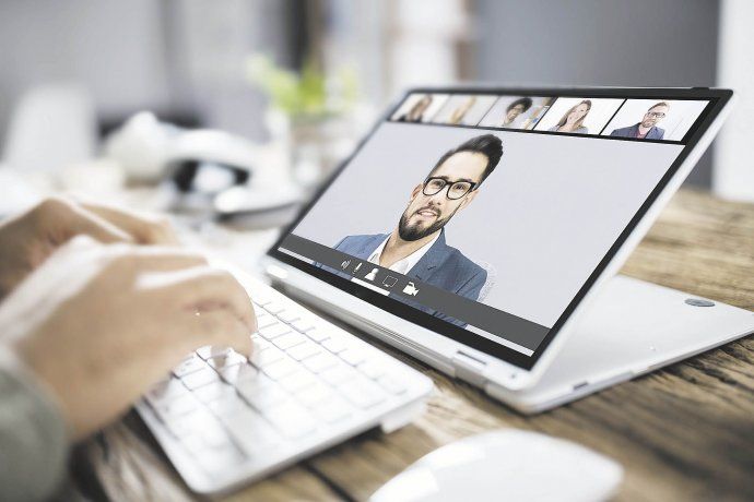 Mixto. Muchas empresas comenzaron a volver a la oficina dos veces por semana, mientras que otras aún mantienen el teletrabajo. Mixto. Muchas empresas comenzaron a volver a la oficina dos veces por semana, mientras que otras aún mantienen el teletrabajo.