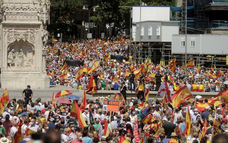 La derecha de España se movilizó contra el plan de Sánchez de indultar a los líderes independentistas de Cataluña.