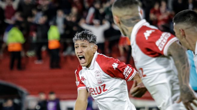 Eric Ramírez se despachó con un doblete en la victoria de Huracán.