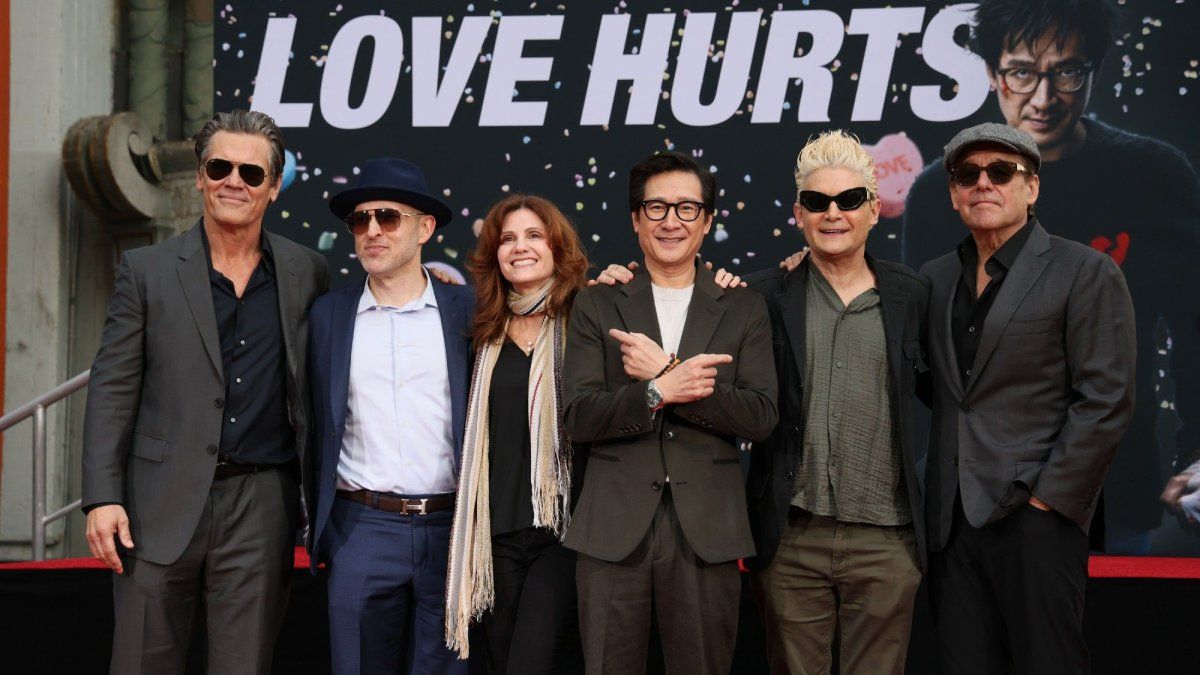 The cast of “Los Goonies” met to honor one of its protagonists