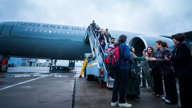 El avión aterrizo en Santiago de Chile.