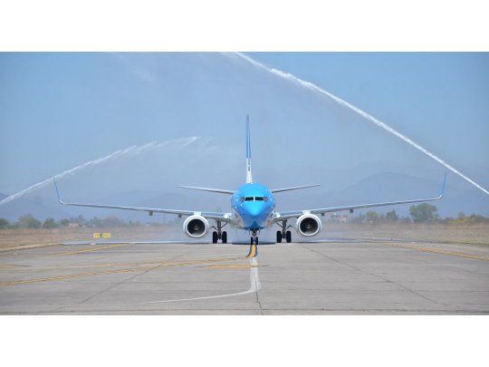 La flamante aeronave arribó al país directamente desde la fábrica Boeing en Seattle EEUU.