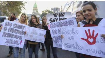 ámbito.com | En lo que va del año, hubo 230 femicidios en el país y 294 hijos perdieron a sus madres