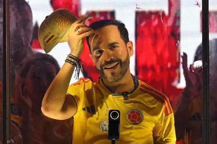 Abelardo de la Espriella no podrá usar la camiseta de Colombia durante la campaña. Abelardo de la Espriella no podrá usar la camiseta de Colombia durante la campaña.