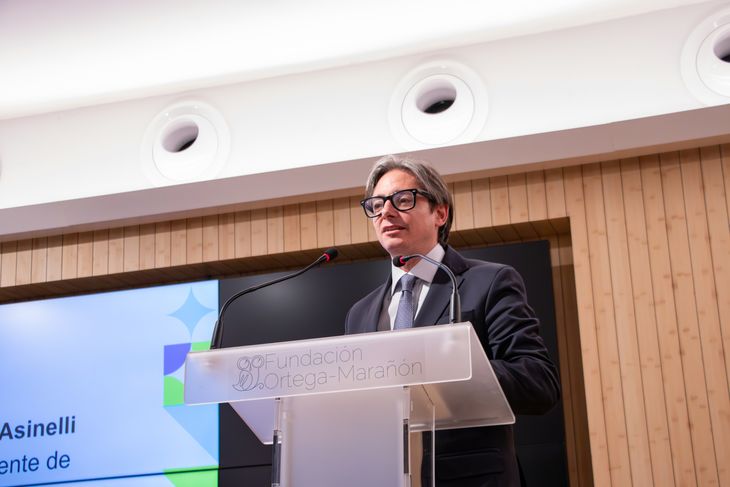 Christian Asinelli recibió el Premio Iberoamericano en Cooperación Regional por su trabajo en integración y desarrollo sostenible desde CAF. Christian Asinelli recibió el Premio Iberoamericano en Cooperación Regional por su trabajo en integración y desarrollo sostenible desde CAF.