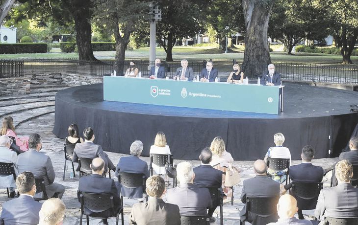 Precios. Alberto Fernández cerró ayer la presentación de Precios Cuidados junto a funcionarios y empresarios en la quinta de Olivos.