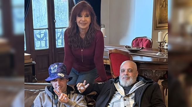 Cristina Kirchner junto a Pablo Grillo y su papá, Fabián.