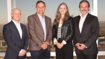 de izq a der, Flavio Dogliolo Gerente General de Galicia Seguros, Fabián Kon CEO de Grupo Galicia, Juana Francisca Llano, presidente de Suramericana (Seguros Sura en Latinoamérica) y Gonzalo Santos, CEO de Seguros Sura Argentina.