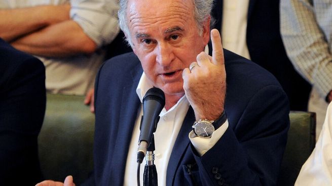Oscar Parrilli dijo que los gobernadores peronistas se equivocan si apoyan la ley Bases en el Senado. Foto: Télam.