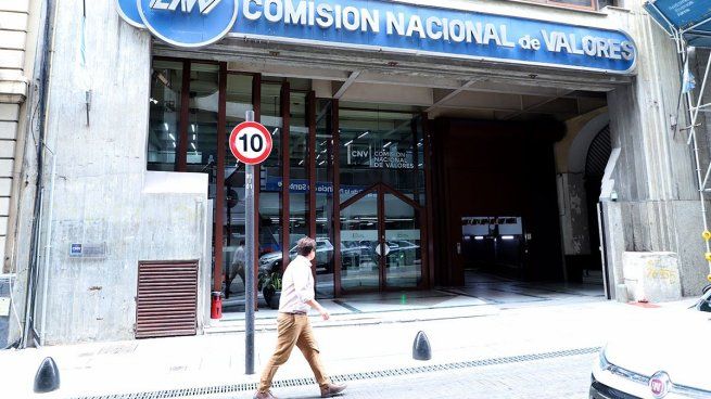 La CNV busca que los inversores cuenten con información plena, completa ynecesaria para la toma de decisiones en relación al canje, introduciéndose pautas mínimas que deberán ser reglamentadas por las ALyCs y los Mercados.