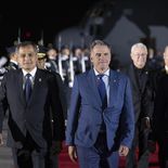 Yamandú Orsi llegó a Perú para la asunción de Keiko Fujimori.