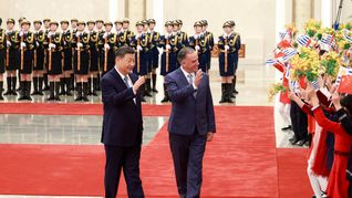 Yamandú Orsi y Xi Jinping, en el marco de la gira oficial y la firma de acuerdos bilaterales. Yamandú Orsi y Xi Jinping, en el marco de la gira oficial y la firma de acuerdos bilaterales.