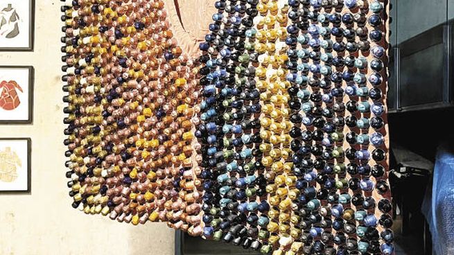 Corcuera Terán. Los pectorales y collares de diferentes colores.