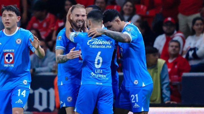 Cruz Azul tuvo una gran remontada en el final de la fase regular del Clausura 2025. Finalizó terrcero y se coronó campeón anual de la LigaMX, lo que lo hizo acreedor a un premio de 1 millón de dólates.