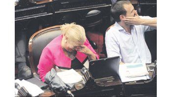 ámbito.com | Elisa Carrió pasó por el recinto de Diputados por la tarde, cuando ya había anunciado  su salida de UNEN nacional. Se ubicó allí junto a Fernando Sánchez: hubo risas y luego un cruce con Julio Cobos.