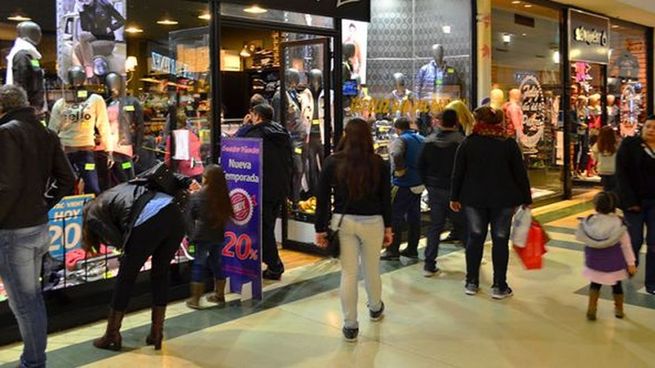 Las ventas minoristas de las pymes retrocedieron 1,2% en mayo, acumulando más de un año de bajas consecutivas según la CAME.