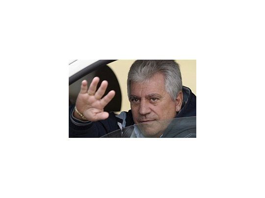 Crespi aseguró que los rumores que vinculas a Riquelme con Racing no son más que una operación política.