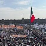 Miles de personas se congregaron en el centro de la Ciudad de México. Miles de personas se congregaron en el centro de la Ciudad de México.
