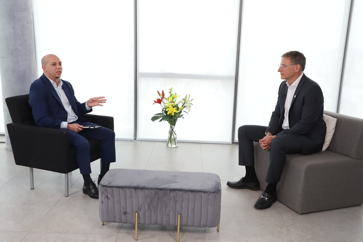 Ámbito Debate. Joaquín Lo Cane y Sebastián D. Penelli dialogaron sobre su reciente viaje conjunto a la plataforma offshore Fénix. Ámbito Debate. Joaquín Lo Cane y Sebastián D. Penelli dialogaron sobre su reciente viaje conjunto a la plataforma offshore Fénix.