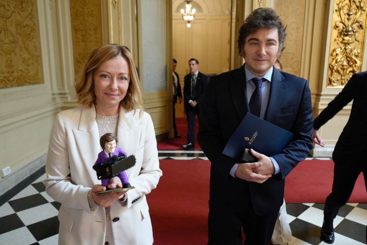 Javier Milei junto a Giorgia Meloni en Casa Rosada.