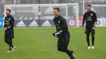 Lo Celso ya está recuperado y entrenó junto a sus compañeros de Selección.