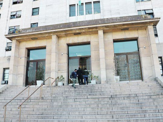 Desierto. La postal de los tribunales federales de Comodoro Py cambió durante la cuarentena, pero también modificó su paisaje más allá de la feria. El 2021 tampoco tendrá (en su comienzo) regreso a presencialidad.